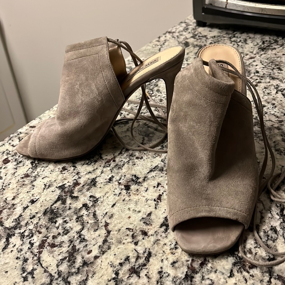 Stylish suede peep-toe booties with laces!